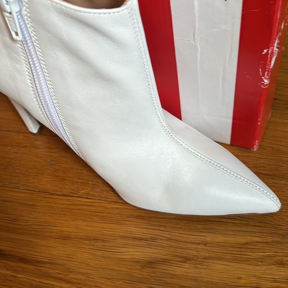 New in Box Formentini heeled boots. European 36 - Picture 9 of 17